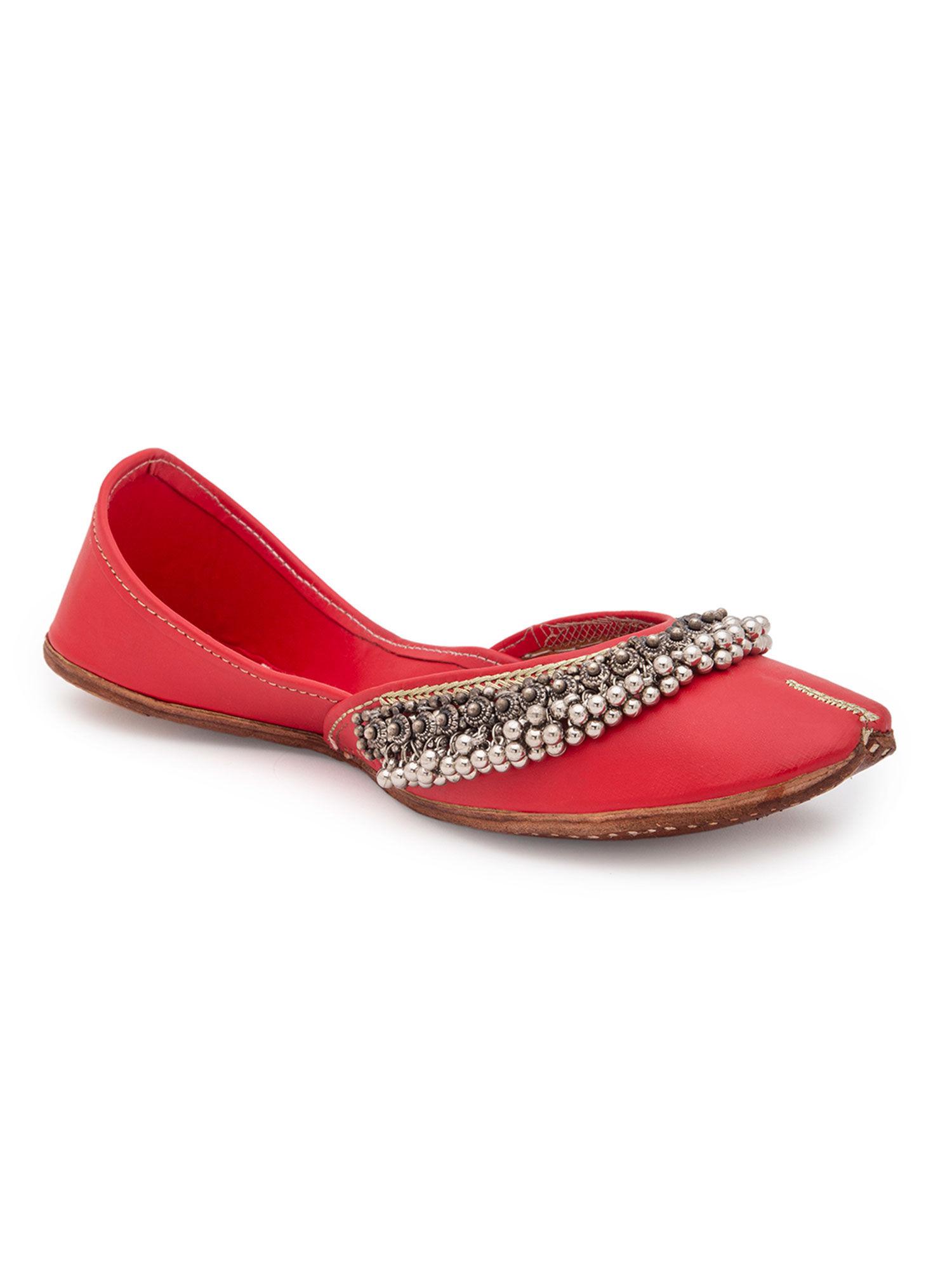 red embellished ghungroo juttis