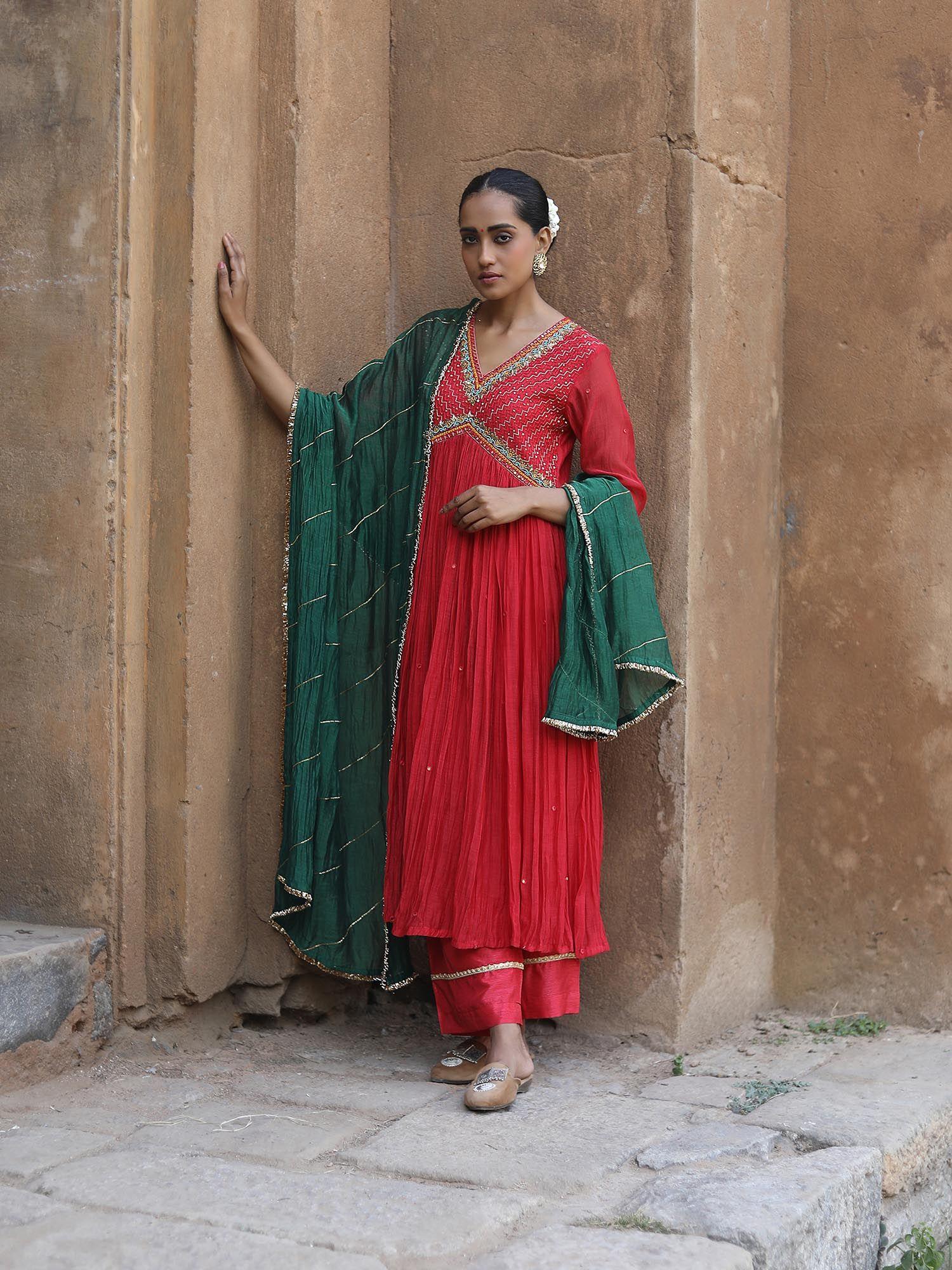 red kurta with green dupatta (set of 3)