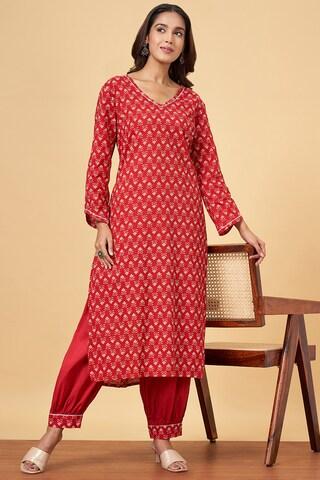 red print casual full sleeves v neck women regular fit kurta sets