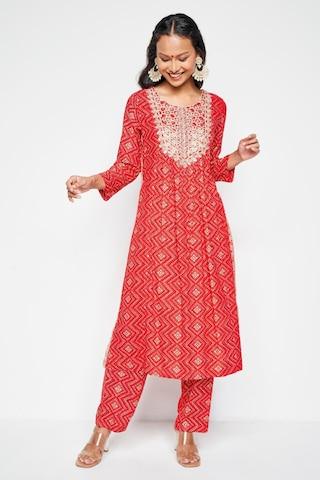 red print ethnic 3/4th sleeves round neck women regular fit pant kurta set