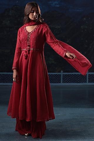 red thread embroidered panelled kurta set