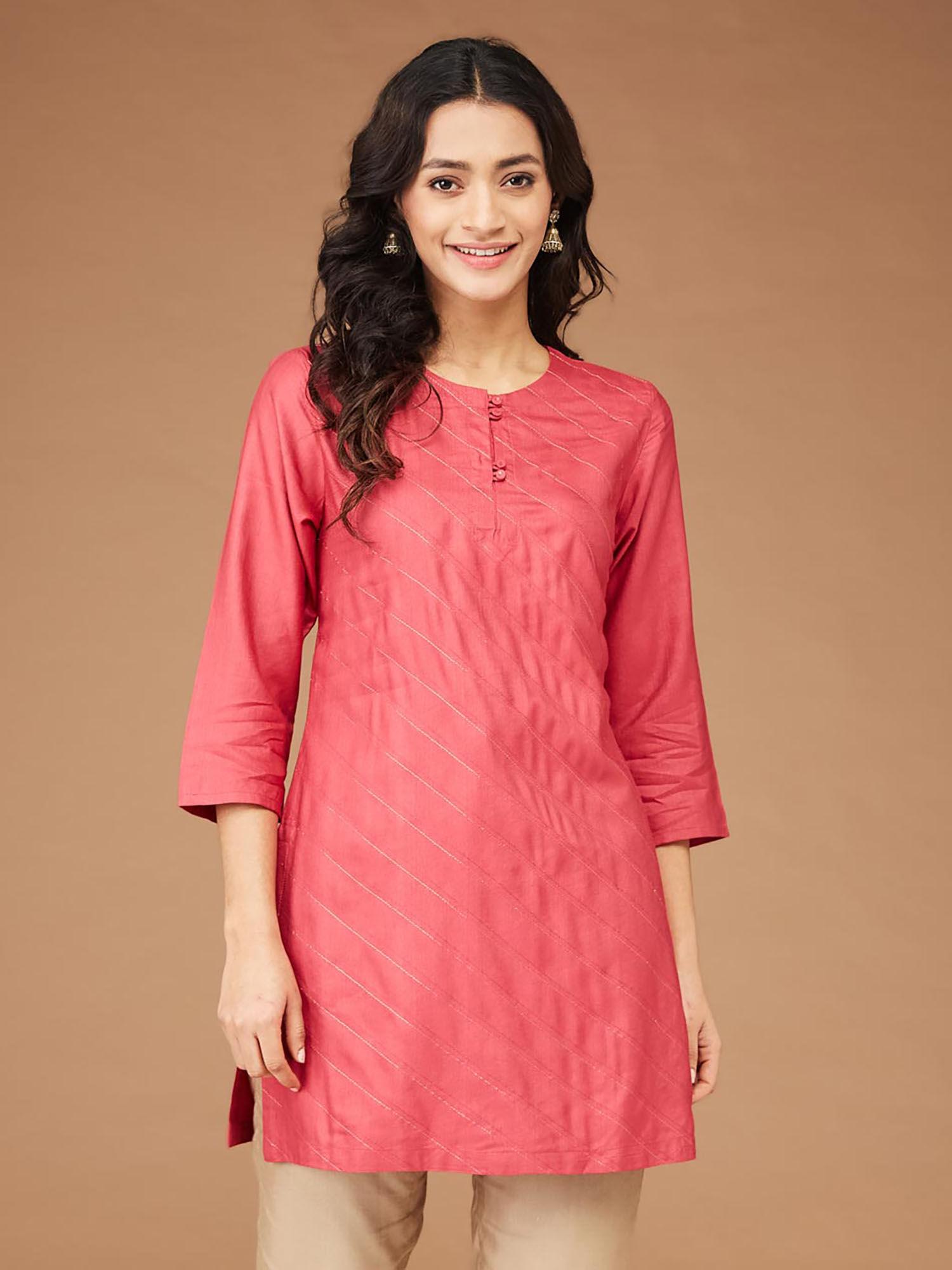 red viscose slim fit striped round neck kurti