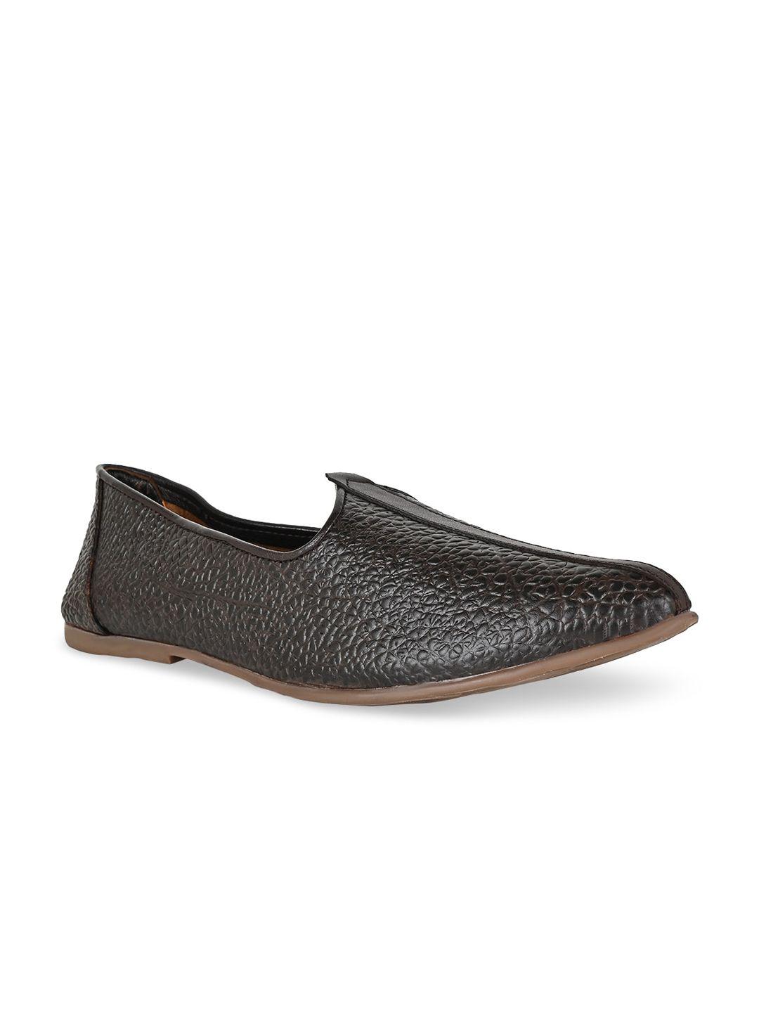 regal men textured lightweight leather mojaris