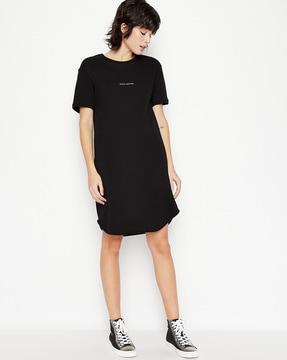 regular fit t-shirt dress with embossed logo
