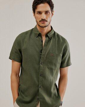 regular fit button-down shirt with patch pocket