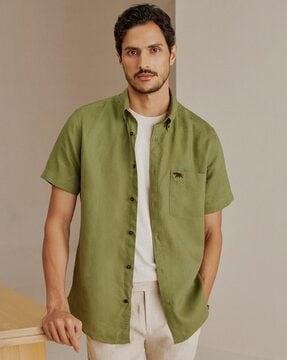 regular fit button-down shirt with patch pocket