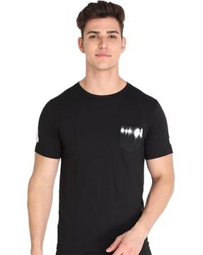 regular fit crew-neck t-shirt with patch pocket