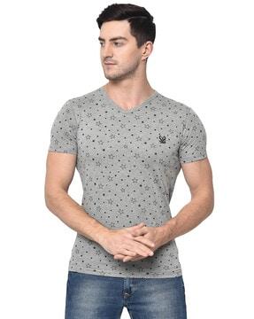 regular fit geometric print v-neck t-shirt