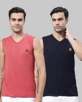 regular fit pack of 2 v-neck t-shirts with logo print