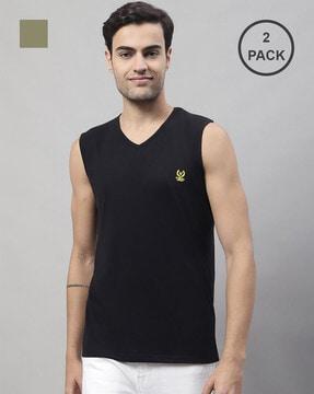 regular fit pack of 2 v-neck t-shirts with logo print