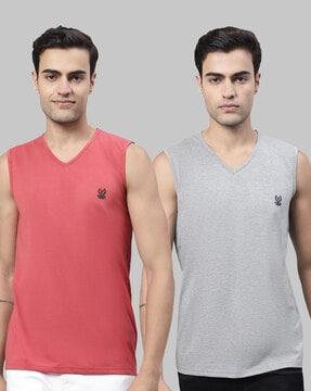 regular fit pack of 2 v-neck t-shirts with logo print