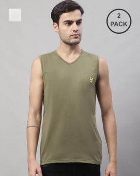 regular fit pack of 2 v-neck t-shirts with logo print