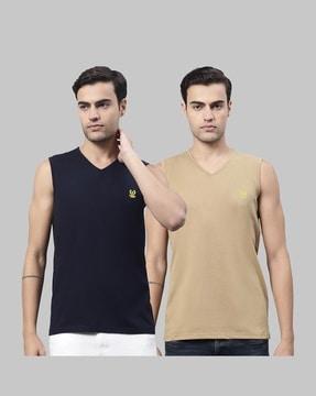 regular fit pack of 2 v-neck t-shirts with logo print