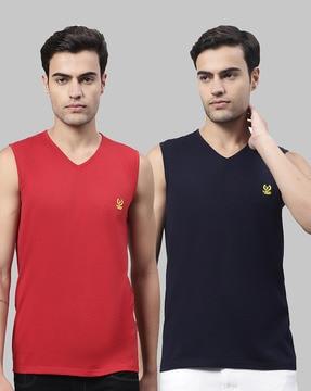 regular fit pack of 2 v-neck t-shirts with logo print