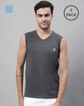 regular fit pack of 2 vests with logo