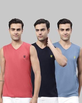 regular fit pack of 3 embroidered v-neck t-shirts