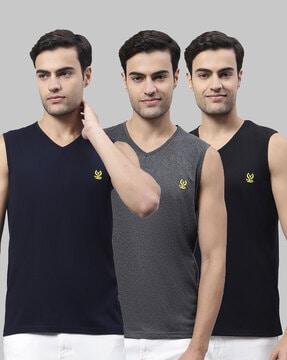 regular fit pack of 3 embroidered v-neck t-shirts