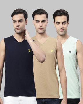 regular fit pack of 3 embroidered v-neck t-shirts