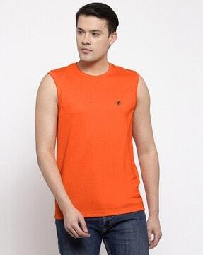 regular fit round-neck sleeveless t-shirt