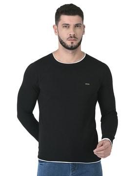 regular fit round-neck t-shirt with embossed logo