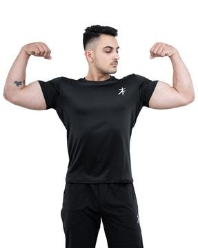 regular fit round-neck t-shirt