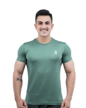 regular fit round-neck t-shirt