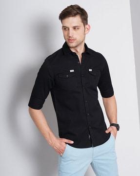 regular fit shirt with button-patch pockets