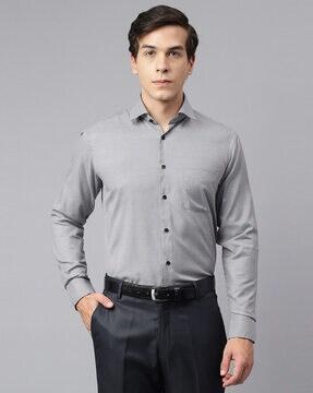 regular fit shirt with patch pocket