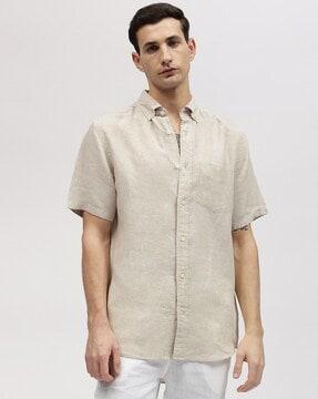 regular fit shirt with patch pocket