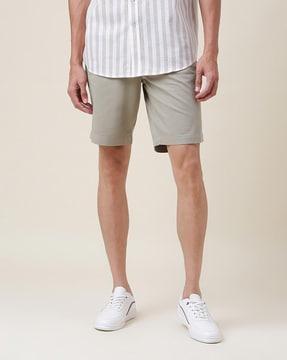 regular fit shorts with inserted pockets