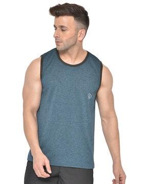 regular fit sleeveless crew-neck t-shirt