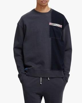 regular fit sweatshirt with patch pocket