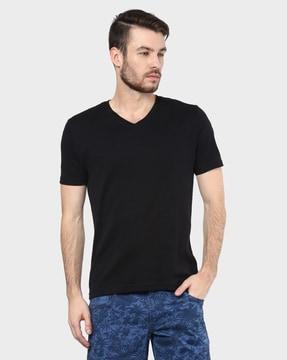 regular fit v-neck short sleeve t-shirt