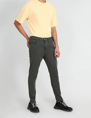 relax tapered fit mid rise jeans