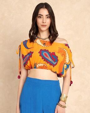 relaxed fit paisley crop top with boat