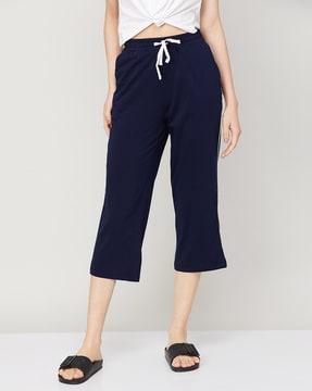 relaxed fit capris with insert pockets