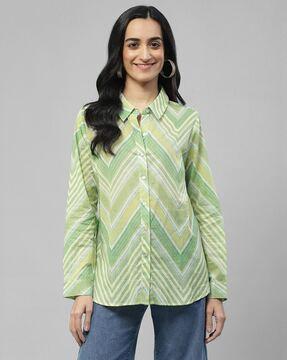 relaxed fit chevron print shirt with spread collar
