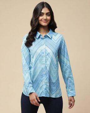 relaxed fit chevron print shirt with spread collar