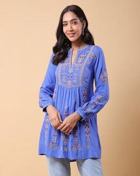 relaxed fit embroidered top with notched mandarin collar