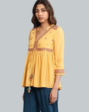 relaxed fit embroidered v-neck top with stand collar