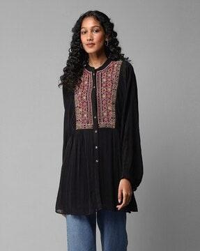 relaxed fit embroidered yoke band-collar top