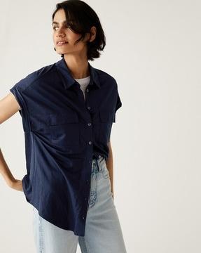 relaxed fit shirt with flap pockets