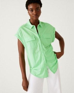 relaxed fit shirt with flap pockets