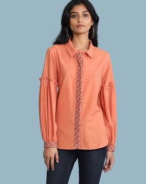 relaxed fit woven shirt with ruffled sleeve trims