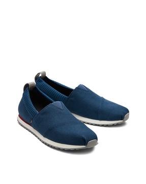 resident navy walking shoes