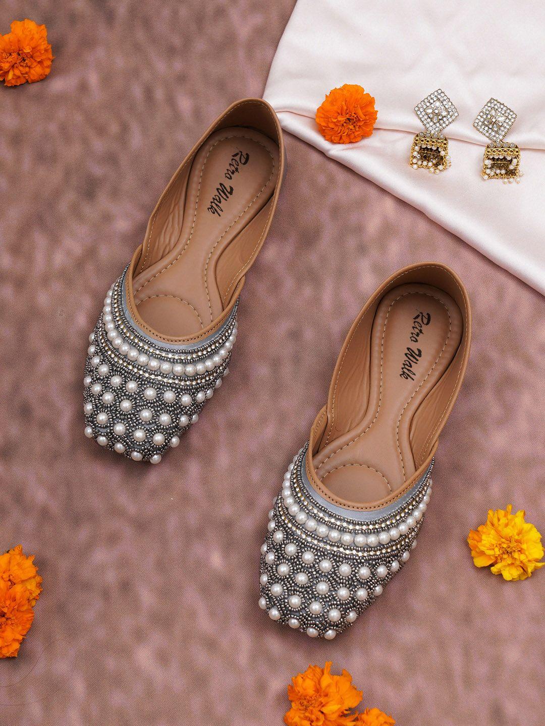 retro walk embellished ethnic mojaris