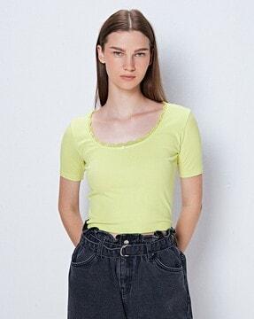 ribbed round-neck crop top with lace trim