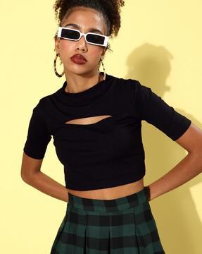 ribbed round-neck fitted crop top