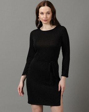 ribbed round-neck sheath dress