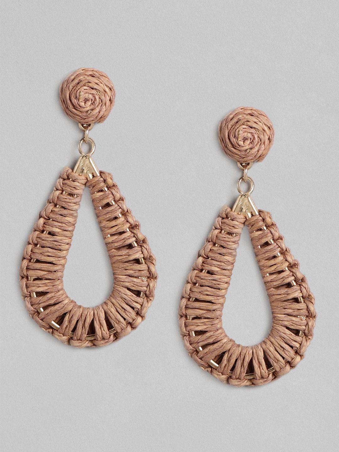 richeera peach-coloured & gold-toned teardrop shaped drop earrings